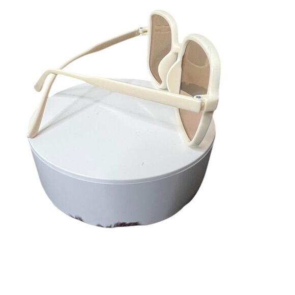 #G5 Champagne Charm Sunglasses - Picture 3 of 3